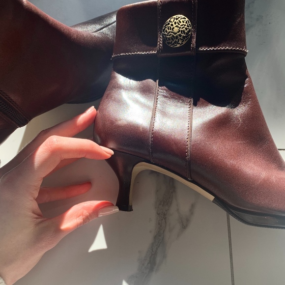 Tahari Dragon Boots - Picture 6 of 8